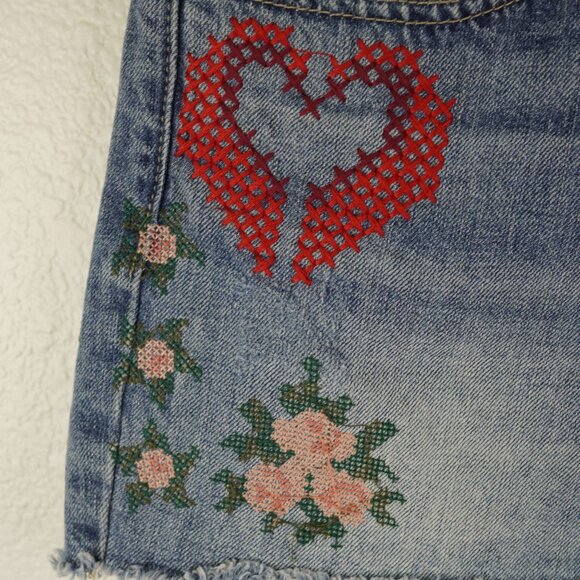 Lucky Brand Mid Rise Boyfriend‎ Denim Shorts 12/31 Floral Heart Embroidery - Picture 2 of 13